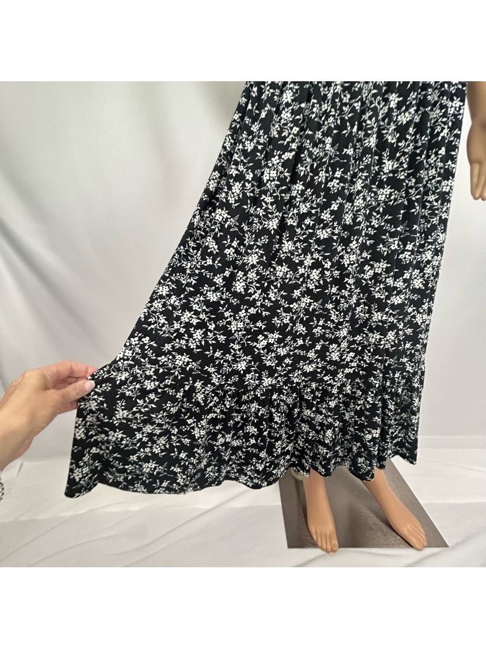 Loveappella Black White Floral V Neck Maxi Dress Medium - Picture 4 of 9